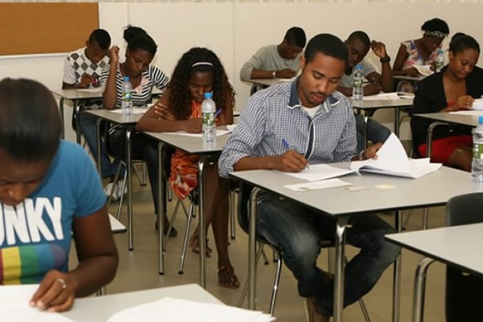 Estudantes angolanos dizem que gratuitidade do ensino foi “barbaramente sacrificada”