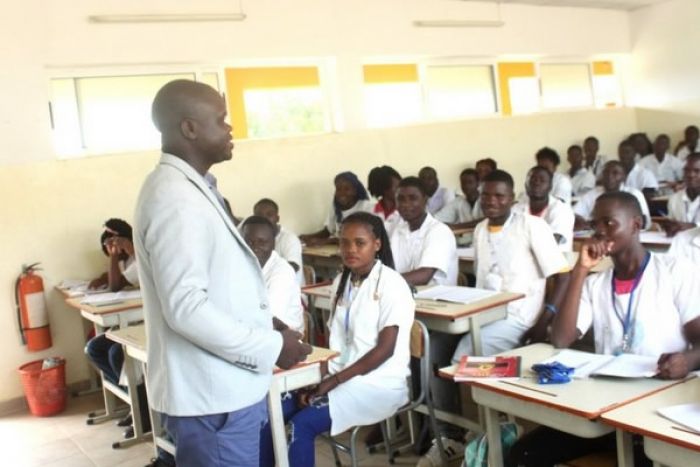 Angola continua longe de garantir 15% do Orçamento para a Educação