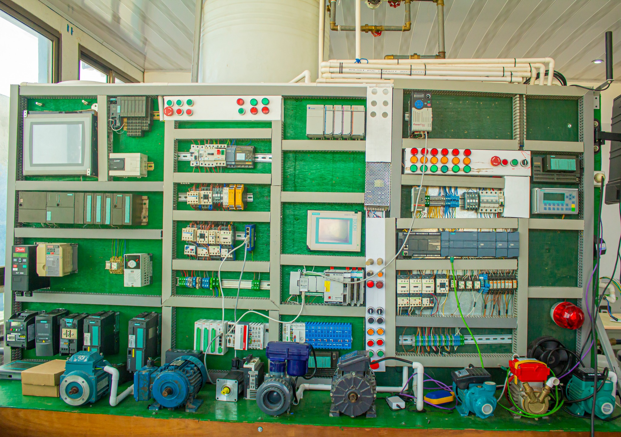 Automação Industrial com Sistemas de PLC, SCADA