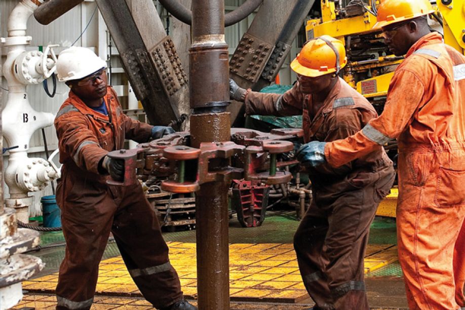 Petróleo: A Matéria-Prima Fundamental que Move Nosso Cotidiano e a Indústria