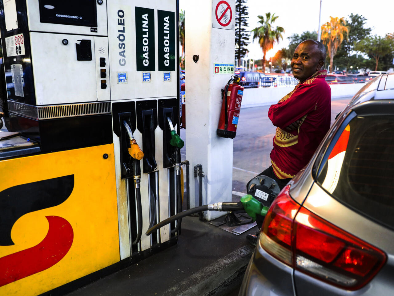 Governo poupa até 700 milhões USD com duas subidas no preço do gasóleo